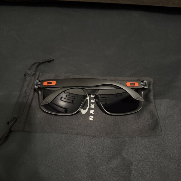 Oakley Holbrook Mens Sunglasses 9102 Silver Reflective Lenses - Picture 6 of 6